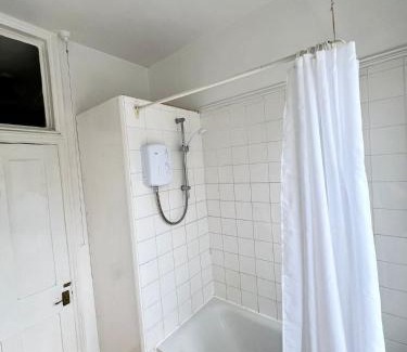 Wimbledon House | 11 Tabor Grove Room 6