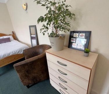 Wimbledon House | 11 Tabor Grove Room 6