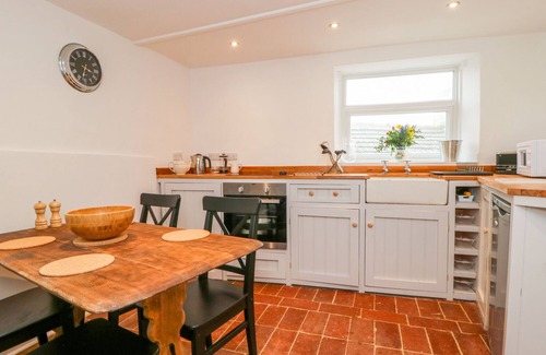 Richmond Cottage | 11 TOWER STREET, pet friendly, character holiday cottage in Richmond