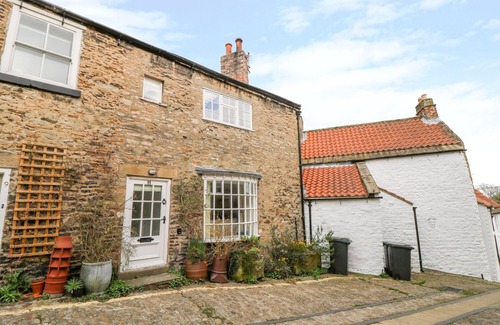 Richmond Cottage | 11 TOWER STREET, pet friendly, character holiday cottage in Richmond