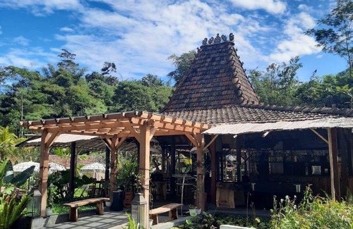 Caringin Resort | 110 m² Resort ∙ 2 bedrooms ∙ 6 guests