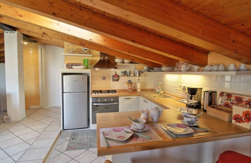 Lazise Apartment | 110 sq beautiful apartment with terrace overlooking the lake, pool and garden