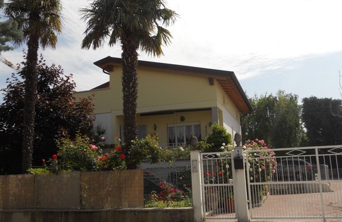 Lazise Apartment | 110 sq beautiful apartment with terrace overlooking the lake, pool and garden