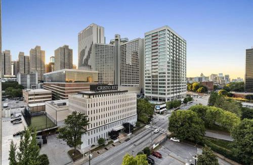 Downtown Atlanta Apartment | 1109-Extra LG-King Bed-1 Free Park-Fast WiFi-DTW