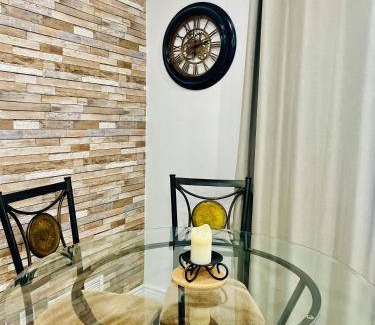 Etobicoke Apartment | 111 m² Apartment ∙ 3 bedrooms ∙ 9 guests