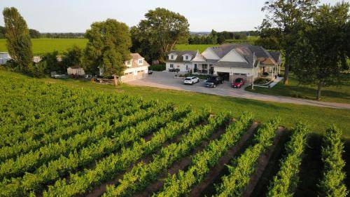 Niagara-on-the-Lake Bed & Breakfast | 111 m² Bed and breakfast ∙ 3 bedrooms ∙ 6 guests