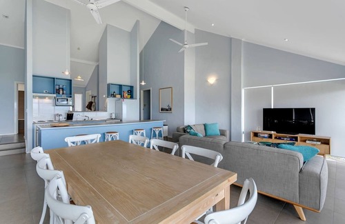 Hayborough House | 115 Seagull - Beachfront - Wi-Fi