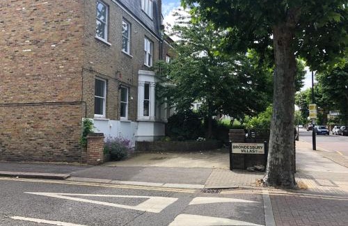 Queen's Park Apartment | 118 Brondesbury Road Apartments
