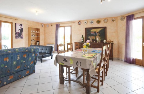 Etrez House | 119 m² Gîte ∙ 4 bedrooms ∙ 6 guests