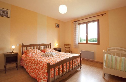 Etrez House | 119 m² Gîte ∙ 4 bedrooms ∙ 6 guests