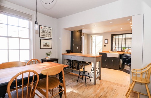 Horncastle House | 12 BANKS STREET, pet friendly, luxury holiday cottage in Horncastle