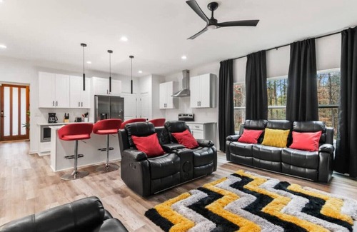 Ellenwood House | 12 bdrms/20 beds/pool/Hot Tub/3 RV's/ATVs/30 acres