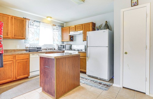 Lakeville House | 12 Mi to Energy Corridor: Family Home w/Grill!