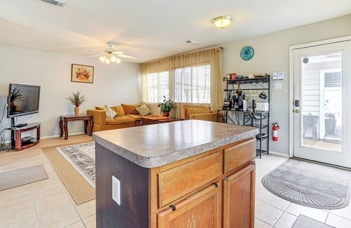 Lakeville House | 12 Mi to Energy Corridor: Family Home w/Grill!