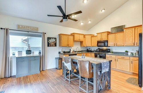 Flagstaff House | 12 Mi to Flagstaff: Pet-Friendly Home w/Sunroom!