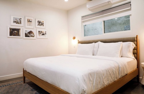 Venice Hotel | 12 Miles West Suite 2