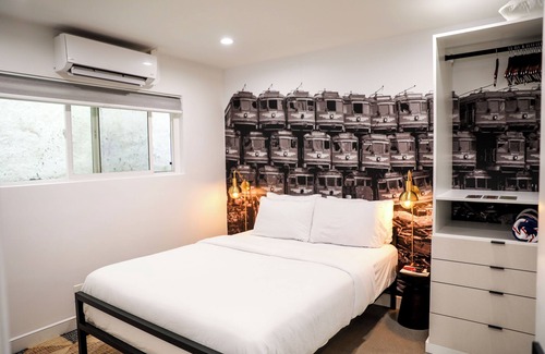 Venice Hotel | 12 Miles West Suite 2
