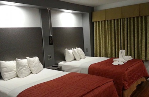 Tyler Hotel | 12 Oaks Hotel