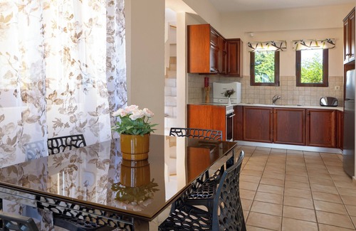 Stalos Villa | 12 People*2 Private pool * 500mt to Stalos beach* Walk to Tavernas & Supermarket