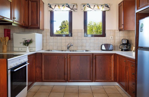 Stalos Villa | 12 People*2 Private pool * 500mt to Stalos beach* Walk to Tavernas & Supermarket