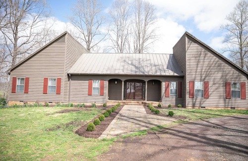 Castleton House | 12-Person House with Hot Tub on Spectacular Estate