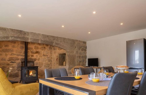 Saint-Laurent-de-Muret House | 120 m² Gîte ∙ 3 bedrooms ∙ 6 guests