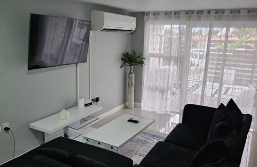 Portmore Apartment | 120 m² Apartment ∙ 3 bedrooms ∙ 6 guests