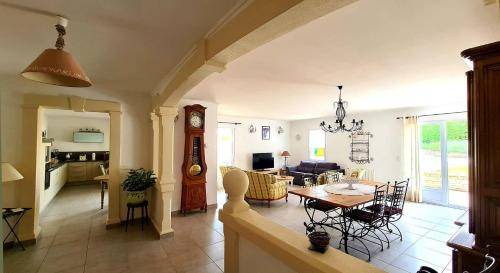 Chateauneuf-du-Pape Villa | 120 m² Villa ∙ 3 bedrooms ∙ 8 guests