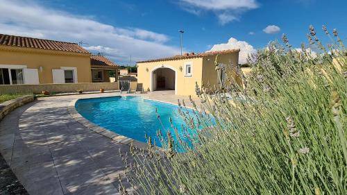 Chateauneuf-du-Pape Villa | 120 m² Villa ∙ 3 bedrooms ∙ 8 guests