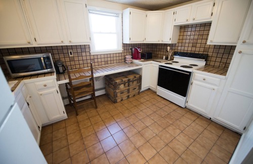 West End House | 1200 sq ft ♦ West End Townhouse ♦ Perfect Location