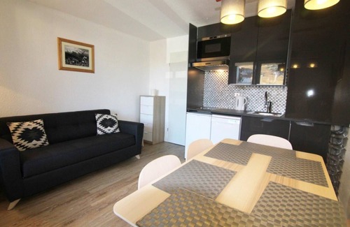 Bergers Apartment | 120m from shops, 1st floor, swimming pool, sauna, balcony, tv, ski locker, 40m², Alpe d'Huez