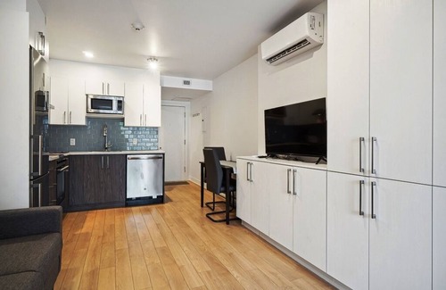 Hochelaga-Maisonneuve Apartment | #122 Spacious, AC, Great Location with Balcony