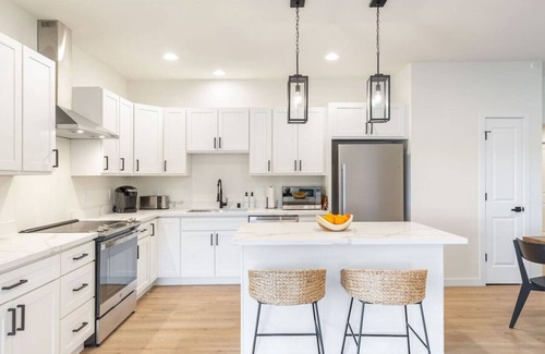 Lake Stevens Apartment | 122 - Stylish Family Retreat