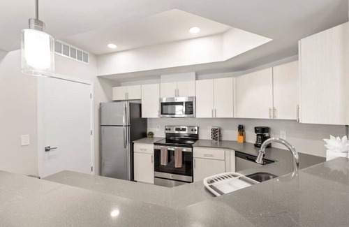 Phoenix Apartment | 125 2 BR near State Farm & Parks w/Gym & Heated Pool