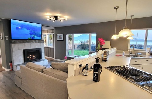 Netarts House | 125' Beachfront Bliss, Private Beach Access, Firepits, crabbing, clamming - wow!
