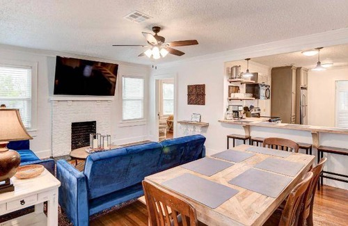 Austin Ave. House | 129 m² House ∙ 3 bedrooms ∙ 8 guests