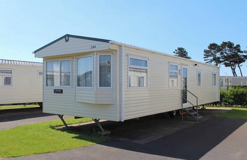 Wigton House | 12ft-wide caravan with one double and two twin.