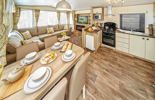 Wigton House | 12ft-wide caravan with one double and one twin.
