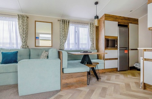 Mablethorpe House | 12ft-wide luxury caravan with one double and two twin.