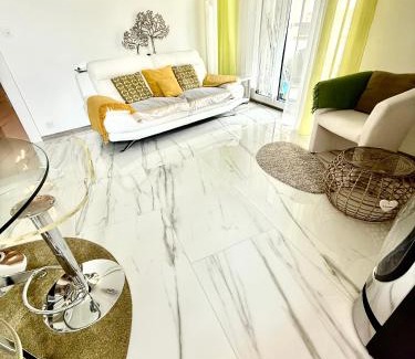 Montreux City Centre Apartment | 13 Lake View, Family central modern app