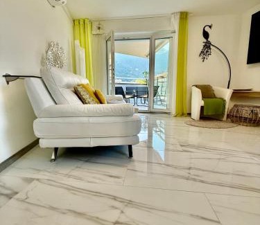 Montreux City Centre Apartment | 13 Lake View, Family central modern app