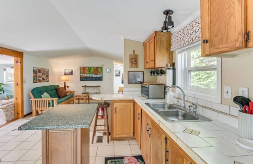 Trenton Cottage | 13 Mi to Acadia: Artistic Retreat in Nature