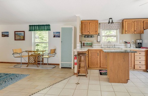 Trenton Cottage | 13 Mi to Acadia: Artistic Retreat in Nature