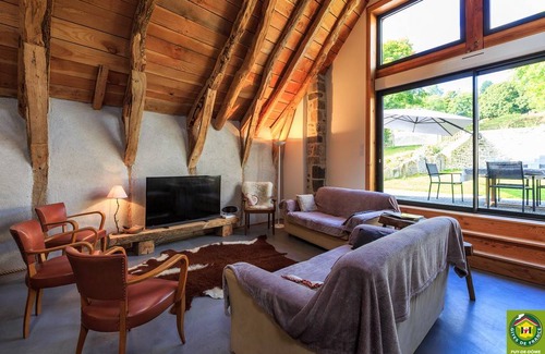 Orcival House | 130 m² Gîte ∙ 4 bedrooms ∙ 8 guests