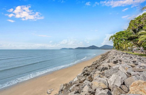 Machans Beach House | 130 m² House ∙ 2 bedrooms ∙ 4 guests