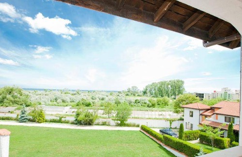 Kranevo Resort | 130 m² Resort ∙ 3 bedrooms ∙ 6 guests