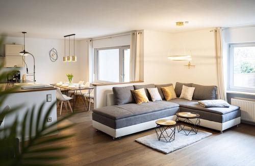 Rosenheim Apartment | 130m2 Loft - Private roof terrace/Netflix/coffee/bathtub/free parking