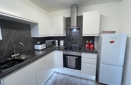 Ayr House | 130m2 New house 2024. 3-bedrooms. Free Fast Wi-Fi. Free off street parking.