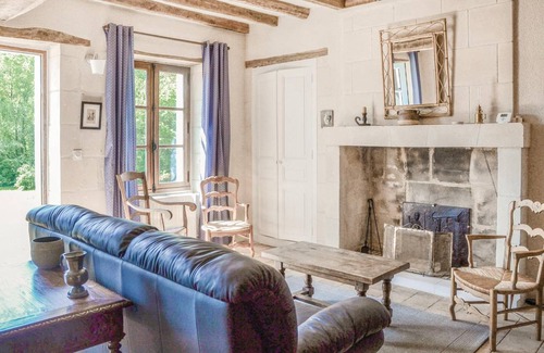 Cravant-les-Coteaux House | 132 m² House ∙ 2 bedrooms ∙ 5 guests