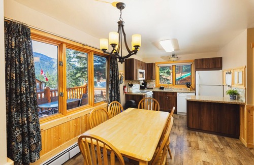 Jasper East Cabin | #132 Three Bedroom Chalet